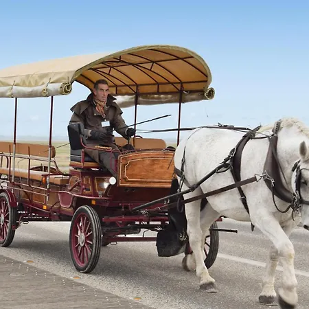 Semesterbostad Lovely In Fierville-les-Mines