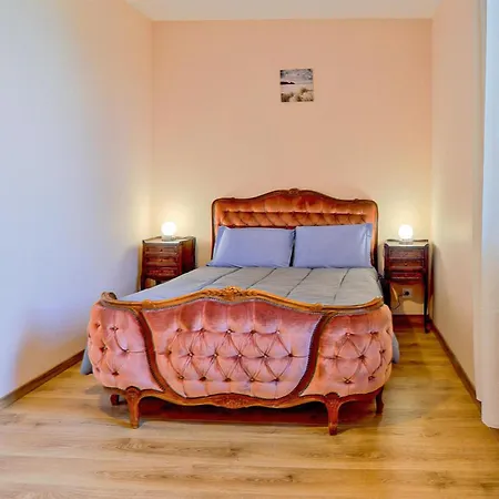 Semesterbostad Lovely In *