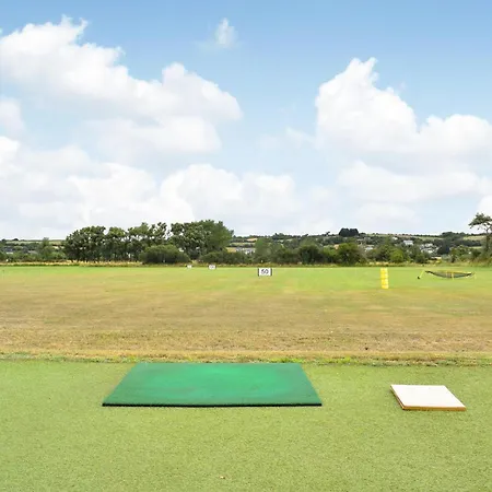 Semesterbostad Lovely In Fierville-les-Mines