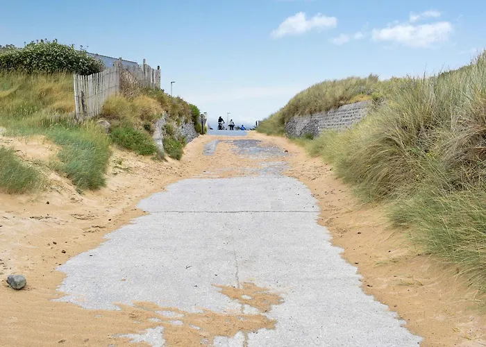 Holiday home Lovely In